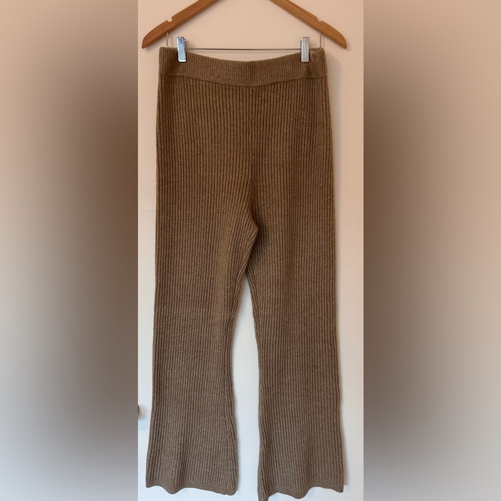 Abercrombie and Fitch High Rise Ribbed Boot Pants Size L Brand New